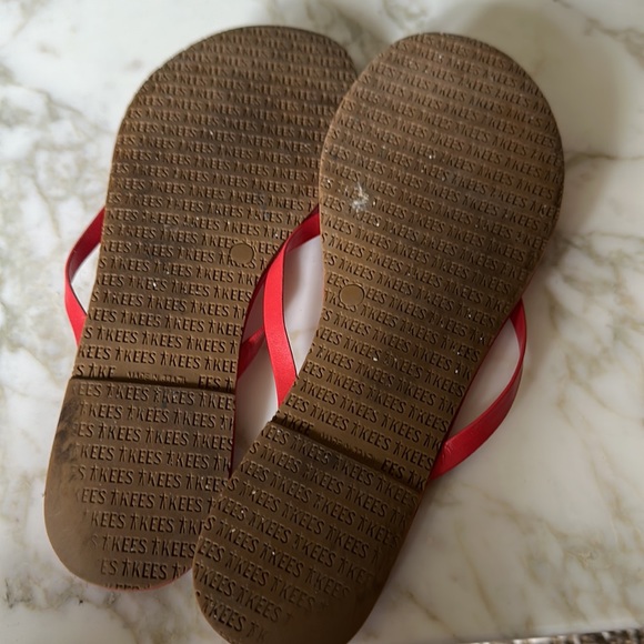 Tkees size 7 red leather flats - Picture 4 of 4